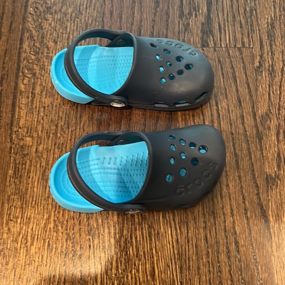 crocs - Picture 2 of 8